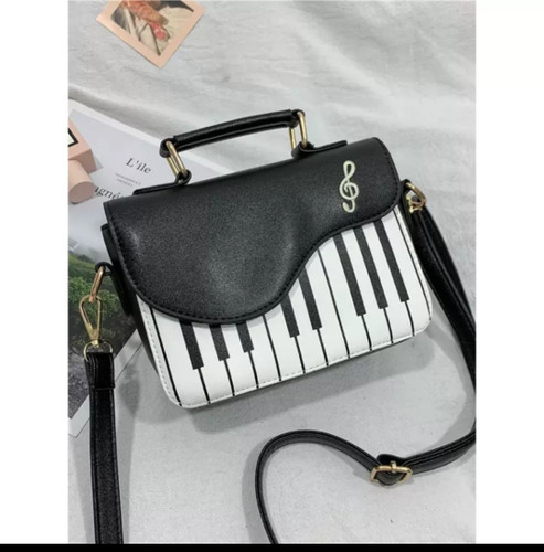 کیف لاکچری و خاص برای سلیقه های خاص و لاکچری یک کیف جمع و جور و جادار