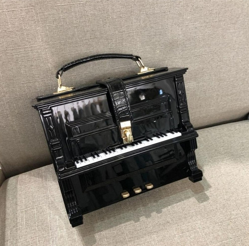 کیف طرح پیانو ، همانطور که پیانو یک ساز خاص و لاکچری هست این کیف هم همینطور خاص و لاکچری هست