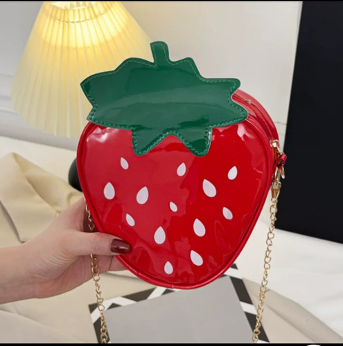 کیف طرح توت فرنگی